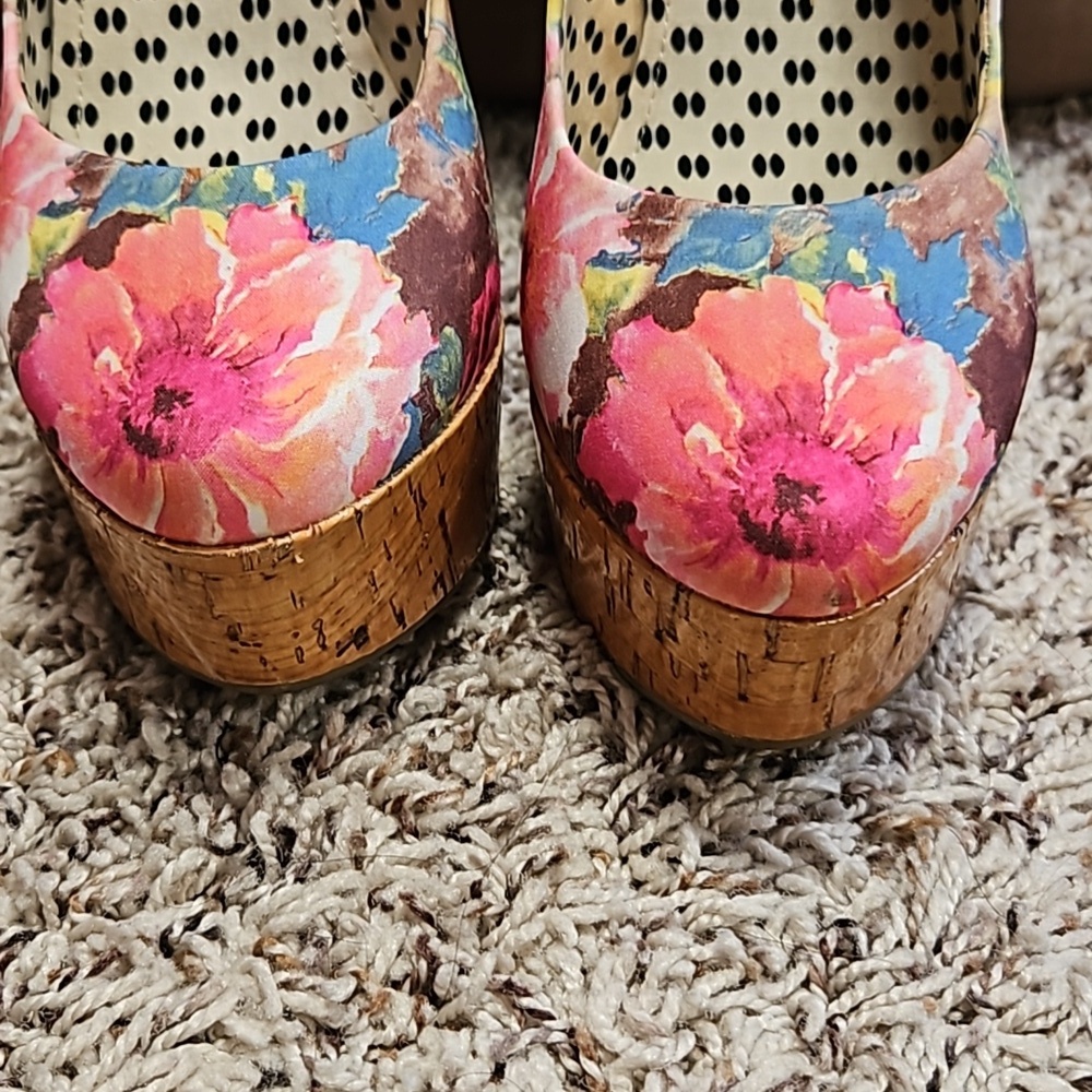Jessica Simpson Floral Platform Heels - Picture 9 of 12